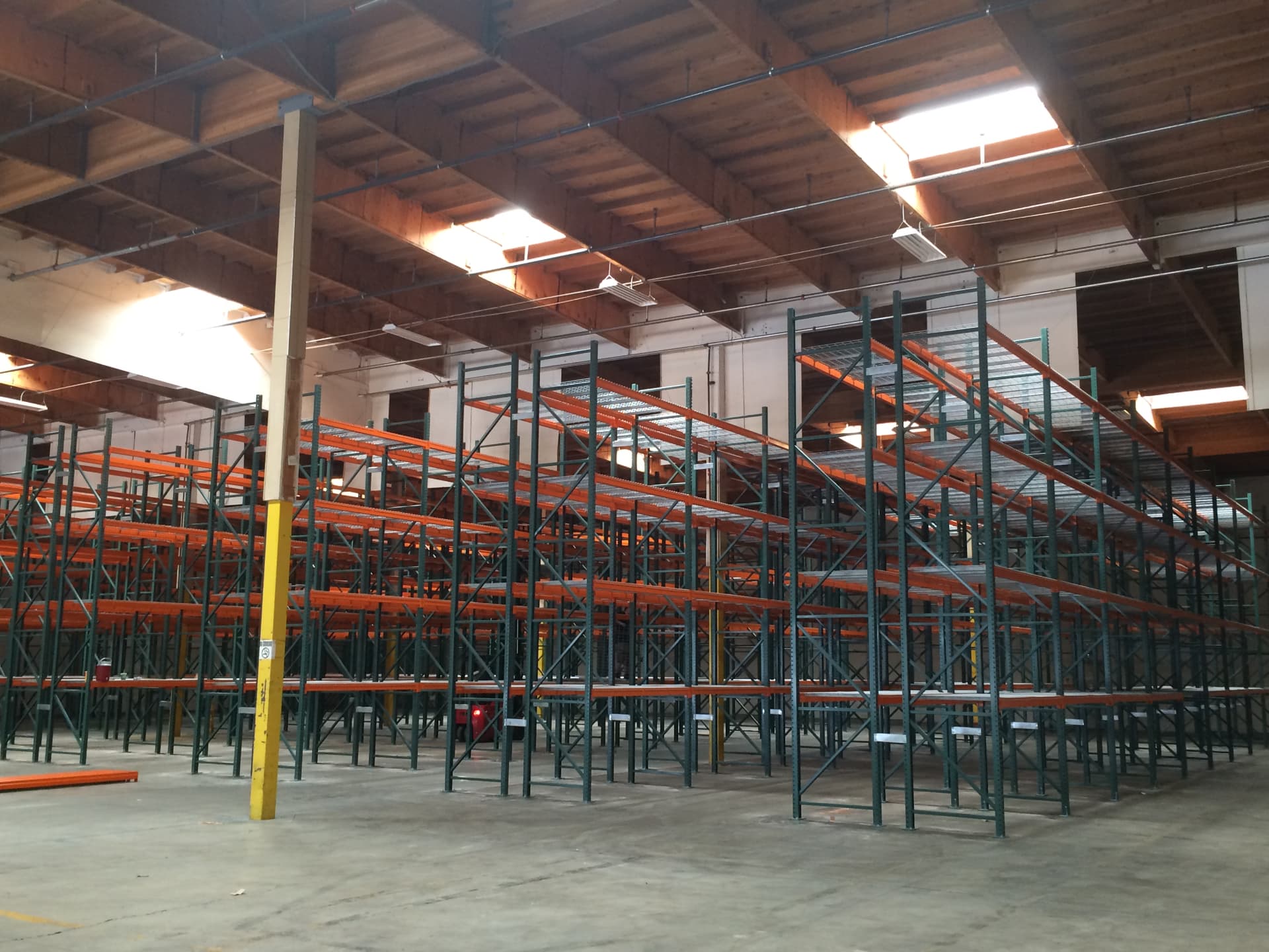 Warehouse pallet racking installation